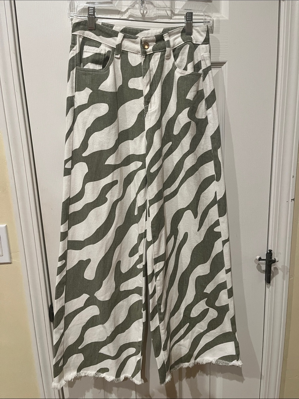 Wide-Leg Zebra Print Women’s Jeans in Olive & Cream
